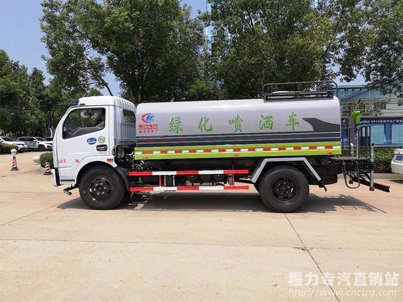 国五东风福瑞卡8吨洒水车