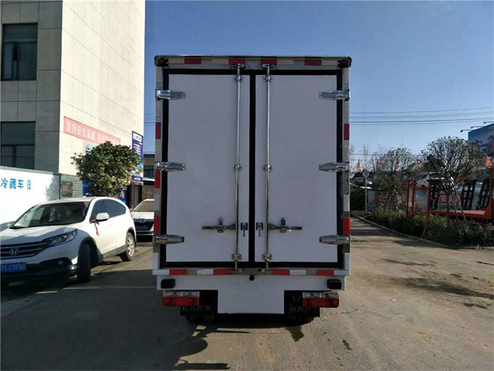 国六东风途逸小型冷藏车|3.7米冷藏车