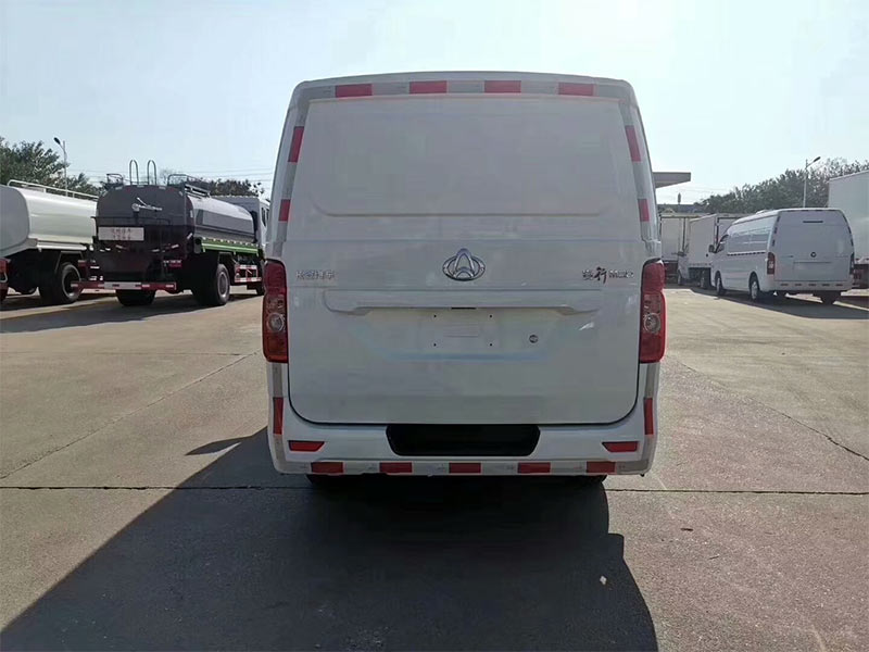 国六长安睿行M8冷藏车