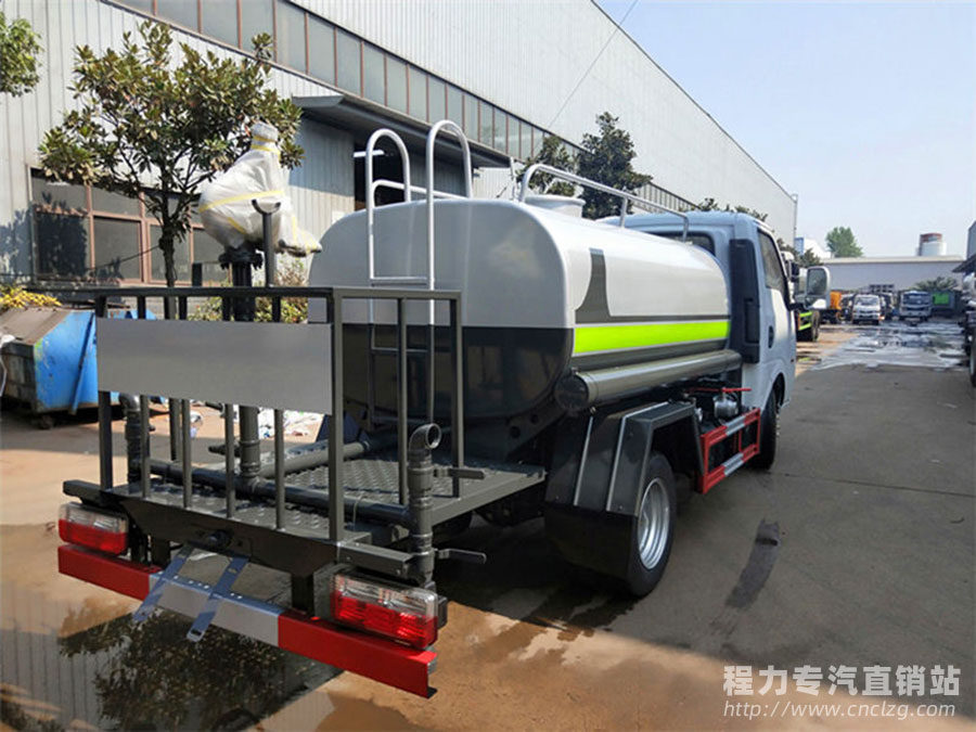 国六东风小型3吨洒水车