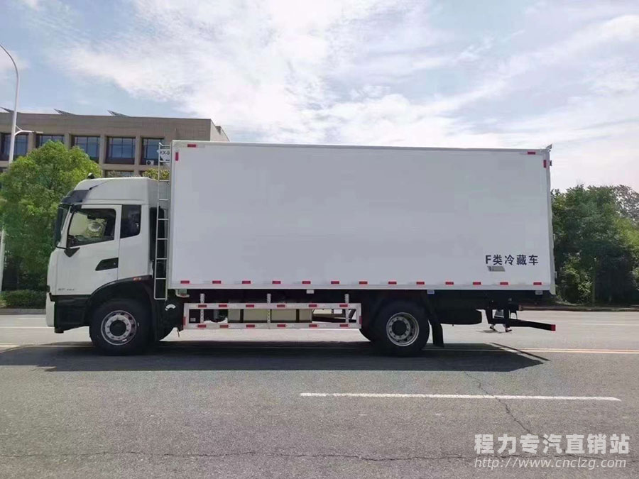 新款KR东风天锦6.8米高顶冷藏车