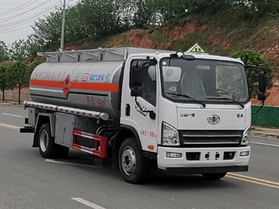 国六解放9.5方运油车